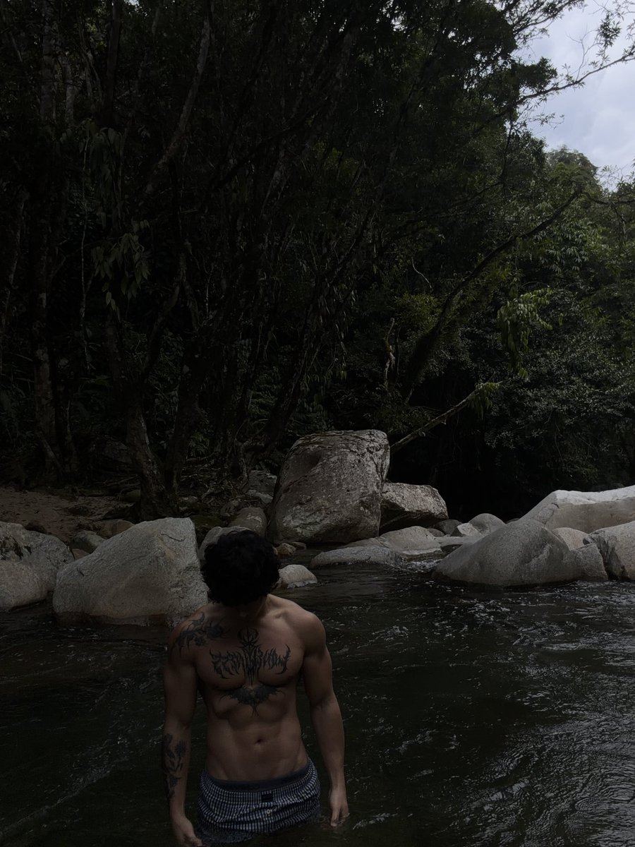 fitprince69's tweet photo. my body is the echo of the wild land https://t.co/oyvZ6vmrWc