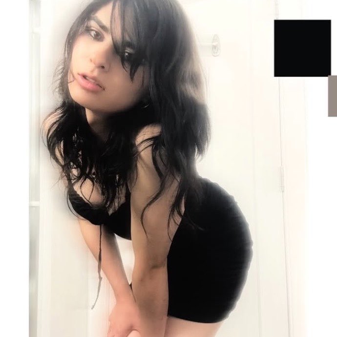 Girl tweet media