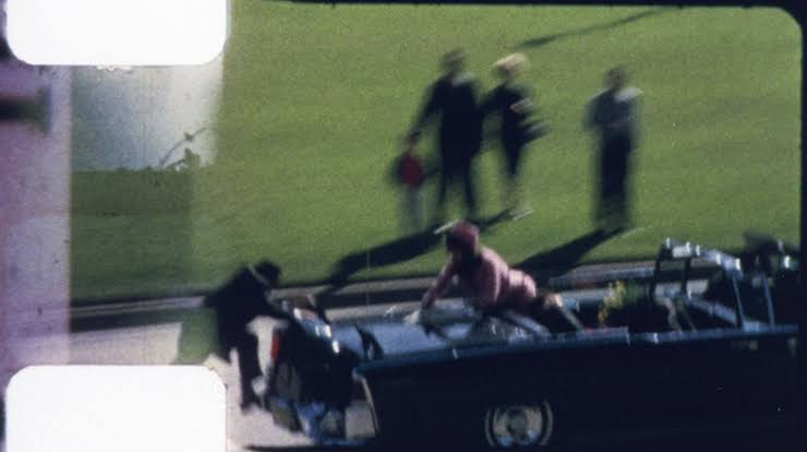 DaysOfNoahh's tweet photo. The fact that the only running film footage came from a Ukrainian Jewish 33rd degree #Freemason, Abraham #Zapruder, should tell you enough already.
#InformationControl, they're good at that stuff. It's essential to keep a #hoax alive as real for the masses.
#JFKHoax #Kennedy https://t.co/oQepbuuSch