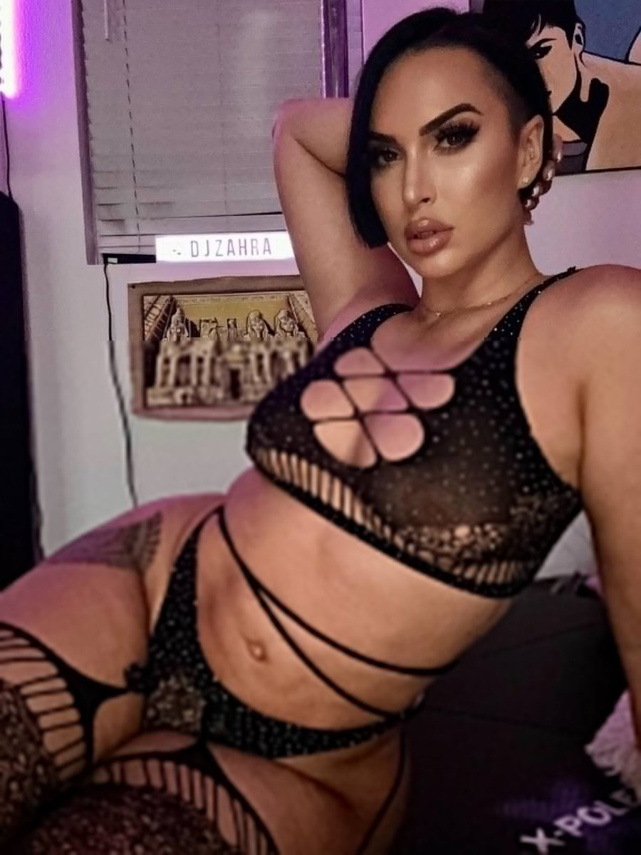 zahraelise_'s tweet photo. Can I come over and stare at you like this? https://t.co/VsHBIOno6i