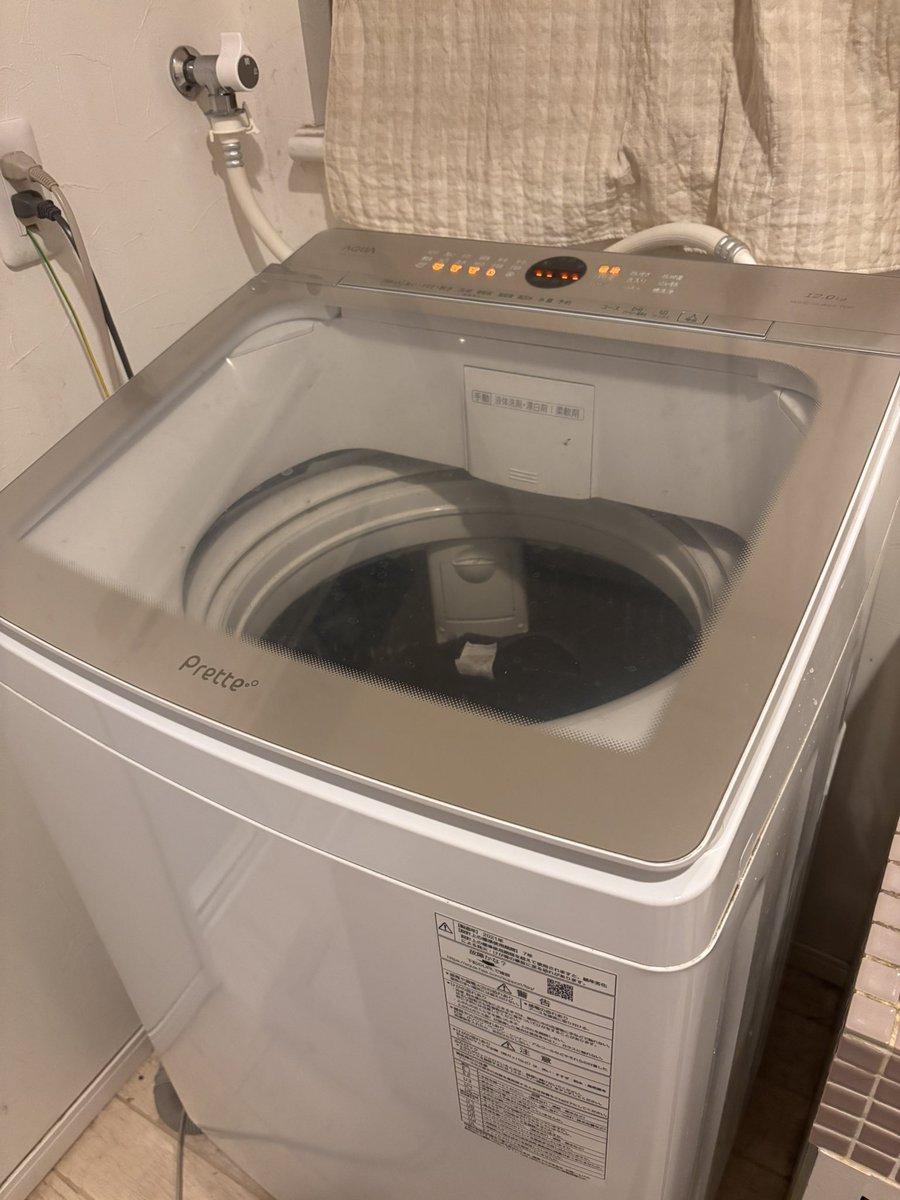 5vmM8's tweet photo. 洗濯機から水漏れがあり、排水ホースを取り替えてみましたが直りませんでした。思い切ってパナソニックの洗濯乾燥機を新しく購入したところ、乾燥後のタオルがフワフワでびっくり！高額でしたが、満足度はかなり高いです。 https://t.co/6lLFfp9h4n