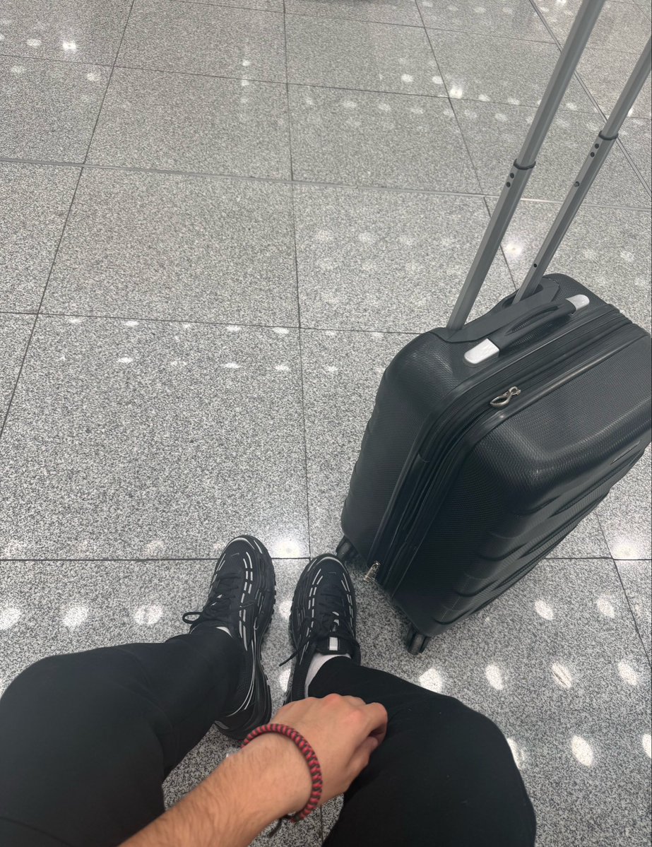 Vikingonegroa's tweet photo. Voy a Regalarle unas Pizzas al primero q  Adivine a qué Ciudad viajó Hoy✈️✈️✈️ https://t.co/yCytYSUD9v