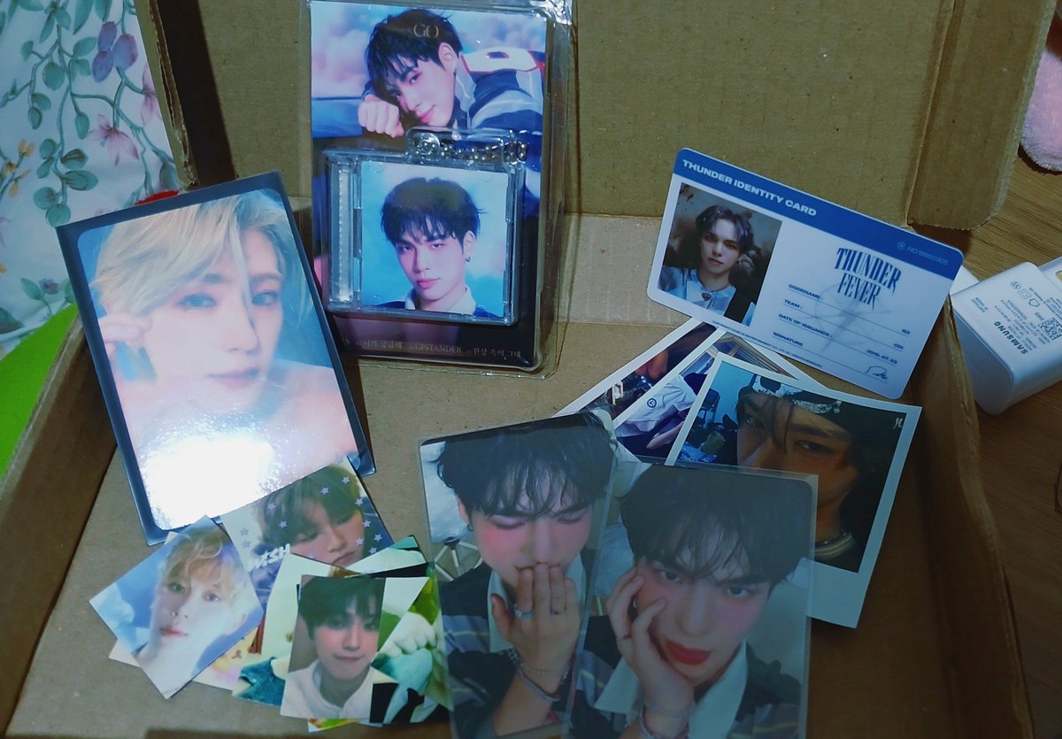 __W00SE0K__'s tweet photo. Feedback positivo pra @woongbaer 💖
Obrigada por me mandar os meus filhos, e também por esses brindes lindos, inclusive o hee pelado veio no meu álbum do gom então obrigada x2 ksksksksksksksk https://t.co/RRODvHTAfh