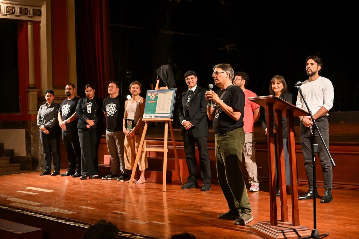 teatroa1solavoz's tweet photo. En Colima concluyó el recorrido del Circuito Centro Occidente de Monólogos, Teatro a Una Sola Voz, con la puesta en escena Me cargo en mis muertos. Una noche que celebró el trabajo conjunto para llevar el teatro a más públicos y fortalecer el encuentro entre comunidades. https://t.co/4xaqWTk8Y7
