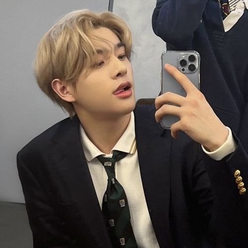 doolsetikeu's tweet photo. #heejake au onde... 

Heeseung sempre persistiu em Jake, fazia de tudo para chamar a atenção do outro. Ele só não sabia que o Sim já estava na dele, apenas não desejava ser tão fácil. https://t.co/rUjKIXI5c3