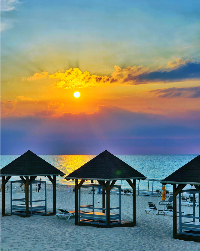 MinturCuba's tweet photo. Estas son fotos de cielos que parecen hechas con IA pero en realidad son en Cuba, parte I. 

Déjanos en comentarios si conoces alguno de estos lugares. 

#CubaUnica #CubaTravel #Amanecer #Atardecer #SolYPlayaCuba #SolCaribeño https://t.co/56vK54ML8s