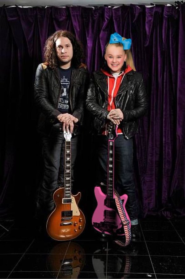 demo_loversx's tweet photo. if i ever meet ray, i have a feeling the picture we'd take would just end up like this https://t.co/jK7ha13VR4
