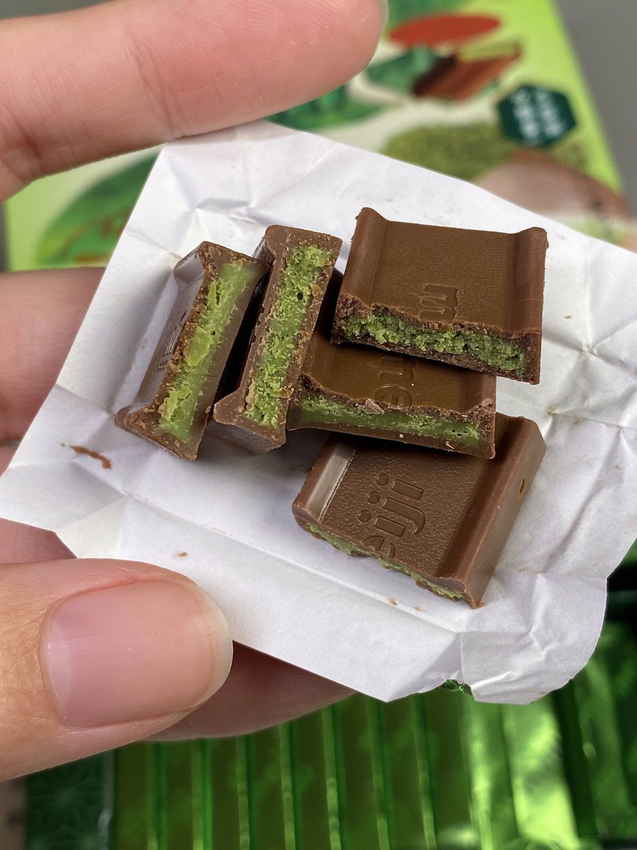 bbungbbungyi22's tweet photo. Just grabbed a huge pack of matcha rice crackers—crispy, fragrant, and perfect for munching with my afternoon tea! Who wants to split these delicious bites ， https://t.co/mtxeTZQ6fE