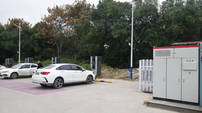 EVcharging01's tweet photo. No more costly grid overhauls. Go flexible with "storage instead of replacement."
EAST substation energy storage solution upgrades your distribution network without changing cables or transformers��fast, flexible, and cost-effective.

EAST full storage lineup—tailored by capacity, load, and budget:
✅ 135kW/261kWhLiquid-Cooled – cell temp variance ≤3°C, 20% longer cycle life.. For PV-dense industrial parks.
✅ 135kW/522kWh Liquid-Cooled – Heavy-load deep peaking & extended backup.
✅ 100kW/215kWh Air-Cooled – Compact, low-cost, low-maintenance. For residential & village substations.
✅ 20kW/40–100kWh Compact – Small, agile. For end-of-line & remote rural sites.

For more cooperation opportunities, please contact us
📭Email:zhny@eastups.com
☎️Tel No.:+86-769-22897777-8313
🌐Website: https://t.co/v1SgtNZJ5s

#EASTEnergy #EASTEnergyStorage #PVStorage #DesertSolar #CleanEnergy