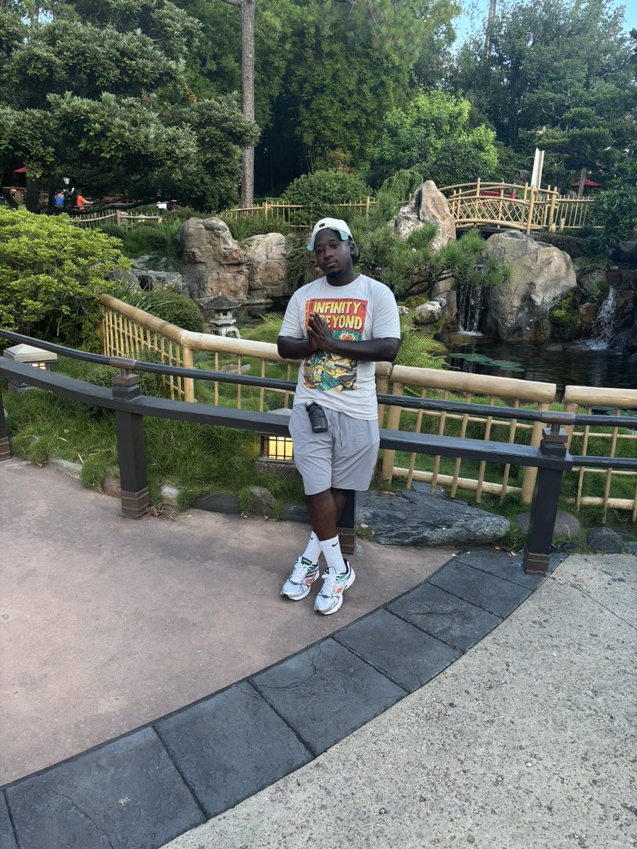 DidIDoThat207's tweet photo. Drinking Around The World PT2 #DisneyWorld #Epcot https://t.co/37AM8myuLq
