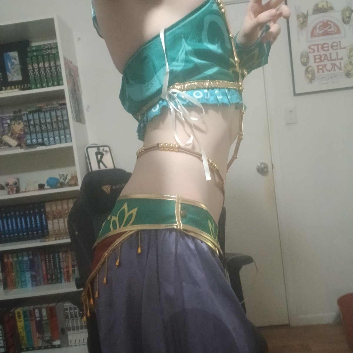 SAN4KAN's tweet photo. Cosplaying as my gay awakening (gerudo link) https://t.co/CFgPJGDqWR