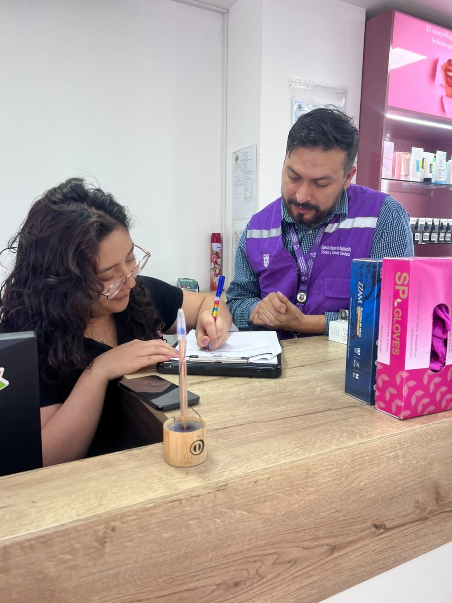 MijailHidalgo's tweet photo. @Arcsa_Ec en su misión de proteger la salud, revisa que los productos cosméticos comercializados en establecimientos de #Cayambe, cumplan con la normativa sanitaria:
✅️ Notificación Sanitaria Obligatoria.
✅️ Fecha de caducidad.

#ArcsaControla.

@DanielSanchezEc https://t.co/pH4kgv5KNJ