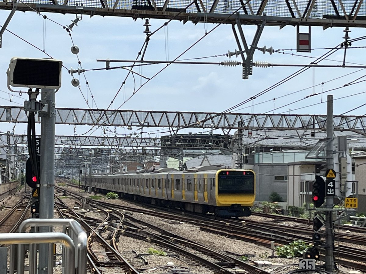dkJMUNyDVk35023's tweet photo. ただいま三鷹で遭遇
#総武線 #E235 https://t.co/XI05Wrj3J3