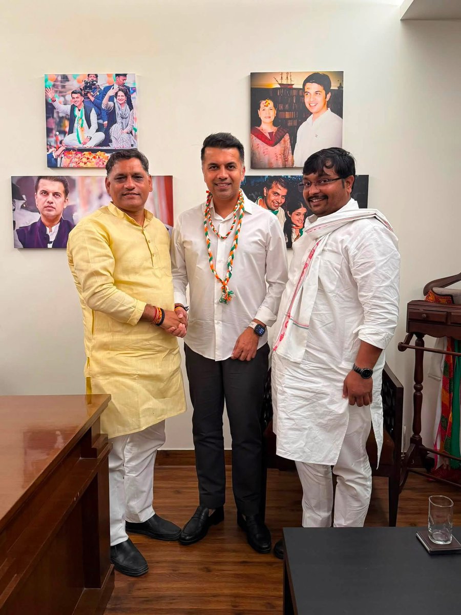 rkpanditoffice's tweet photo. #NewDelhi में फायर ब्रांड नेता कर्नाटक के सहप्रभारी, कांग्रेस के राष्ट्रीय सचिव श्री अभिषेक दत्त जी से #upcongress कांग्रेस नेता श्री #rajkumarpandit जी एवं #बुलंदशहर कांग्रेस जिलाध्यक्ष श्री ज़ियाउर रहमान जी के साथ मिलकर संगठन पर चर्चा की और मार्गदर्शन लिया https://t.co/CugYm7csHg