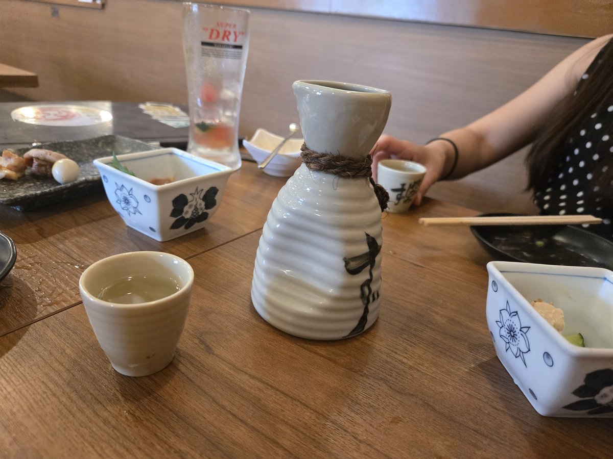 aaa222ttt888's tweet photo. 朝から飲酒Day

定番の赤羽で飲んでるけど

日本酒がっつり飲むのも
30年振りだー

めっちゃ酔いそう🍶 https://t.co/Jzha72UHBF