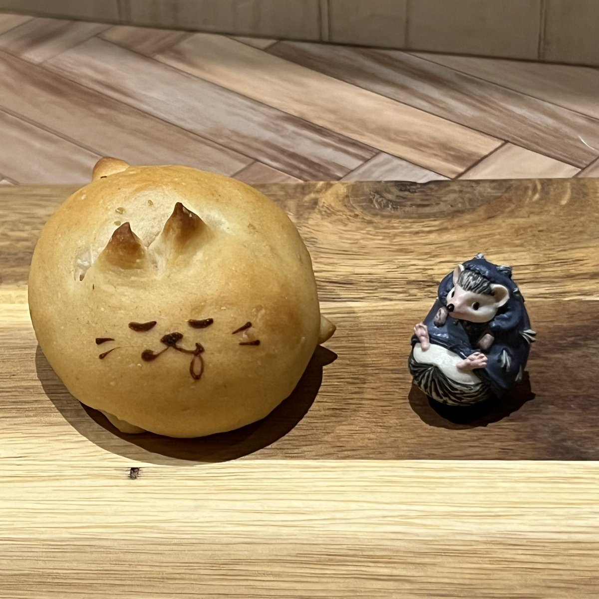 Cafe712_kobe's tweet photo. 🐱✨「でぶにゃんこパン」登場！ぽってりとかわいい姿にほっこり癒されます💕 ねこ好きさんには必見です！自分用、お友達へのプレゼントにもぴったり✨ 
#どうぶつパン #でぶにゃんこパン #神戸パン #かわいいパン https://t.co/QO4BgMxGp6