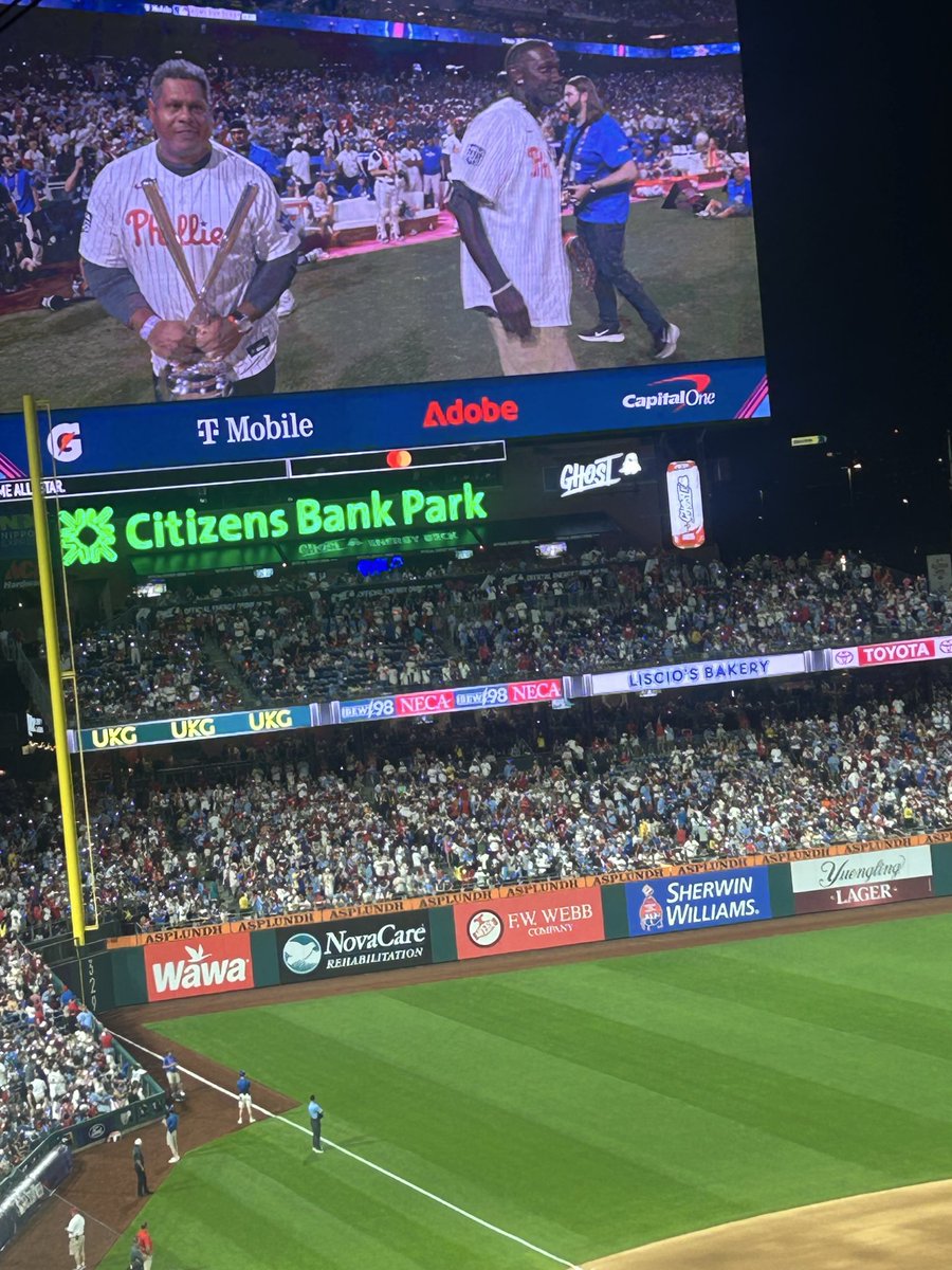 TimKellySports's tweet photo. Bobby Abreu and Ryan Howard have delivered the championship trophy. https://t.co/pP9LL7SxVa