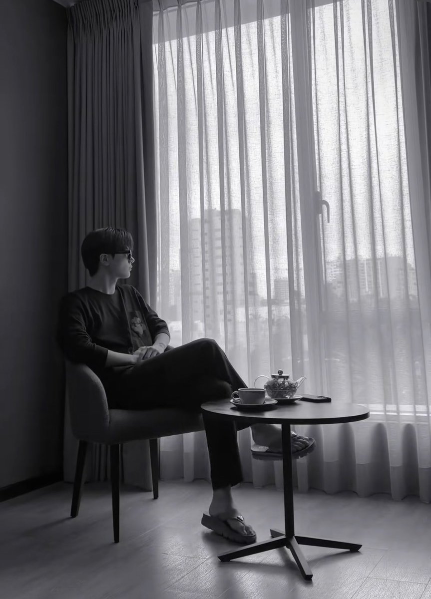 02byjay's tweet photo. just imagining what mornings with jay would look like… ☕📚🤍 https://t.co/kyJeSBoKuu