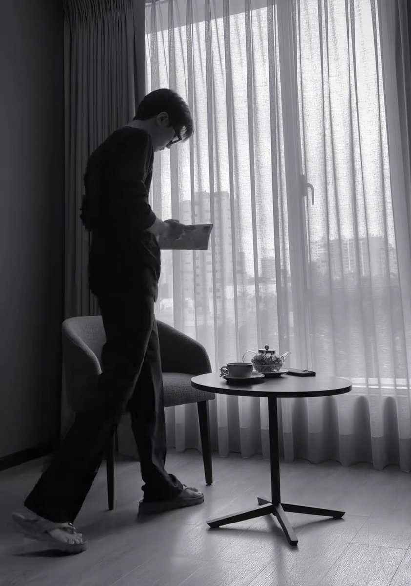 02byjay's tweet photo. just imagining what mornings with jay would look like… ☕📚🤍 https://t.co/kyJeSBoKuu