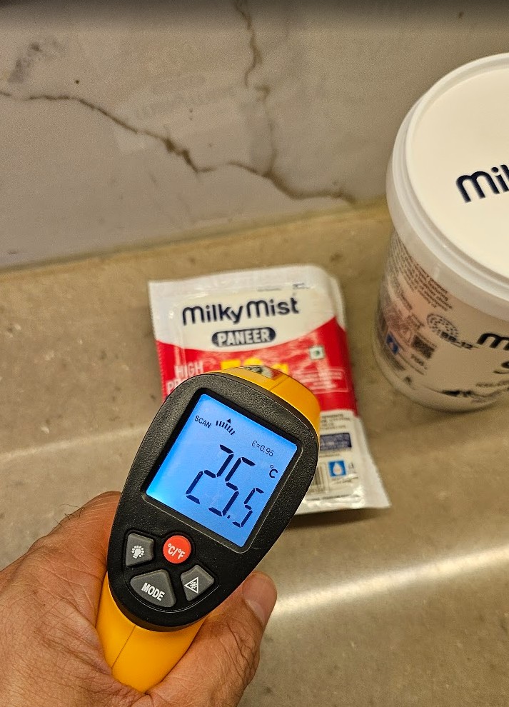Apollyon7's tweet photo. Disappointed with @letsblinkit for delivering dairy items (yogurt and paneer) at 25°C instead of the required 4°C. Major food safety concern. Support is completely absent on the app, forcing me to rely on email with a 24-hour response time. Highly unacceptable service. #Blinkit https://t.co/YziiteGwOx