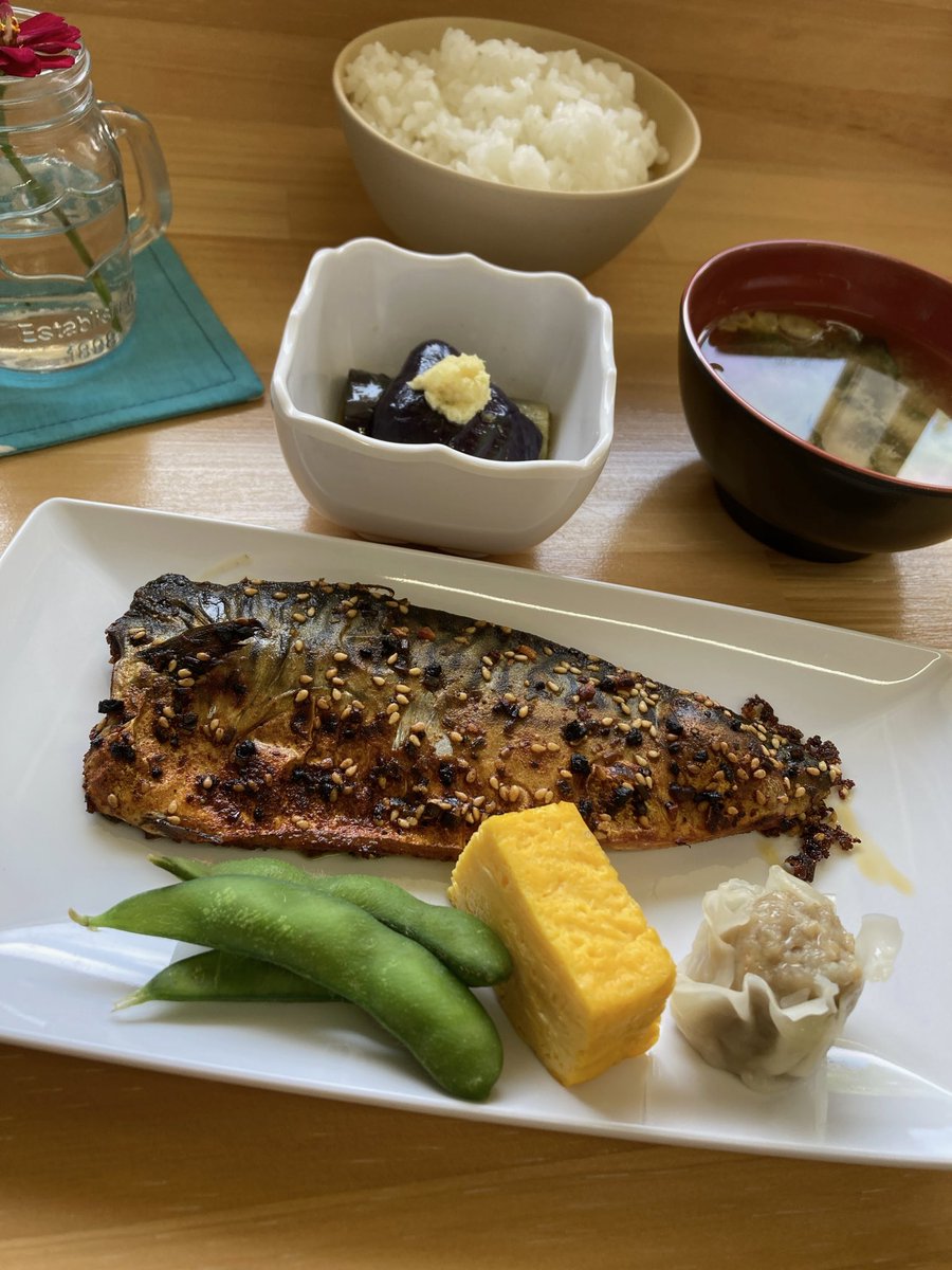 ranmanhanacafe's tweet photo. 今日のランチはさばごま醤油焼き🐟
香ばしい胡麻の風味と醤油の香りが食欲をそそる、さばの胡麻醤油焼き❗️
ご飯が進む一品をぜひどうぞ☺️
ご来店お待ちしております🙇

#安房医療福祉専門学校南房総校 
#南房総市 #花カフェ #らんまん  
#学生食堂 #ラ���チ #コーヒー  
#スイーツ #テイクアウト https://t.co/S8BuGkycKT