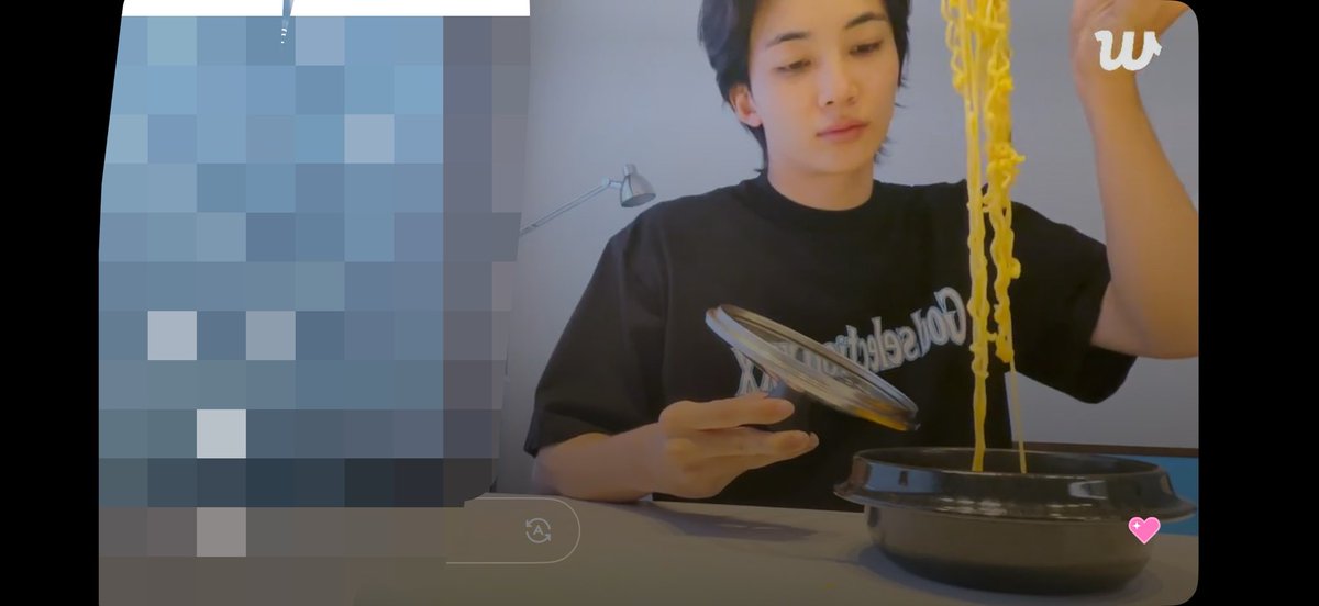 clerot_'s tweet photo. 윤정한이즈백 https://t.co/cw3fFFAgcZ
