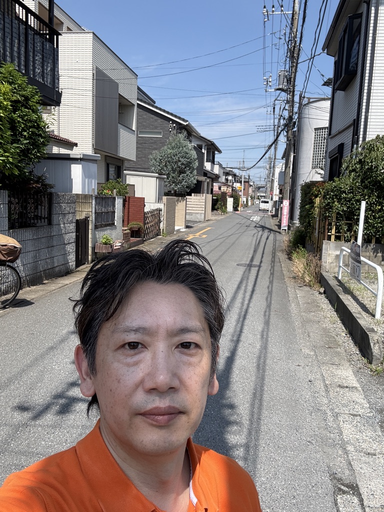 QiZhi33034's tweet photo. 本日は気温36度という猛暑でしたが、さいたま市内であいさつ回りを実施しました！👟💦
地域を歩く中で、「友人が参政党を応援してるよ！」という大変温かいお言葉をいただいたり、
以前より参政党を知ってくださっている方が多くなっているのを感じ、本当に励みになりました。
 日々の地道な活動が、少しずつ地域の皆様に届いていると実感できた嬉しい1日です🍊
#参政党
＃島崎智明