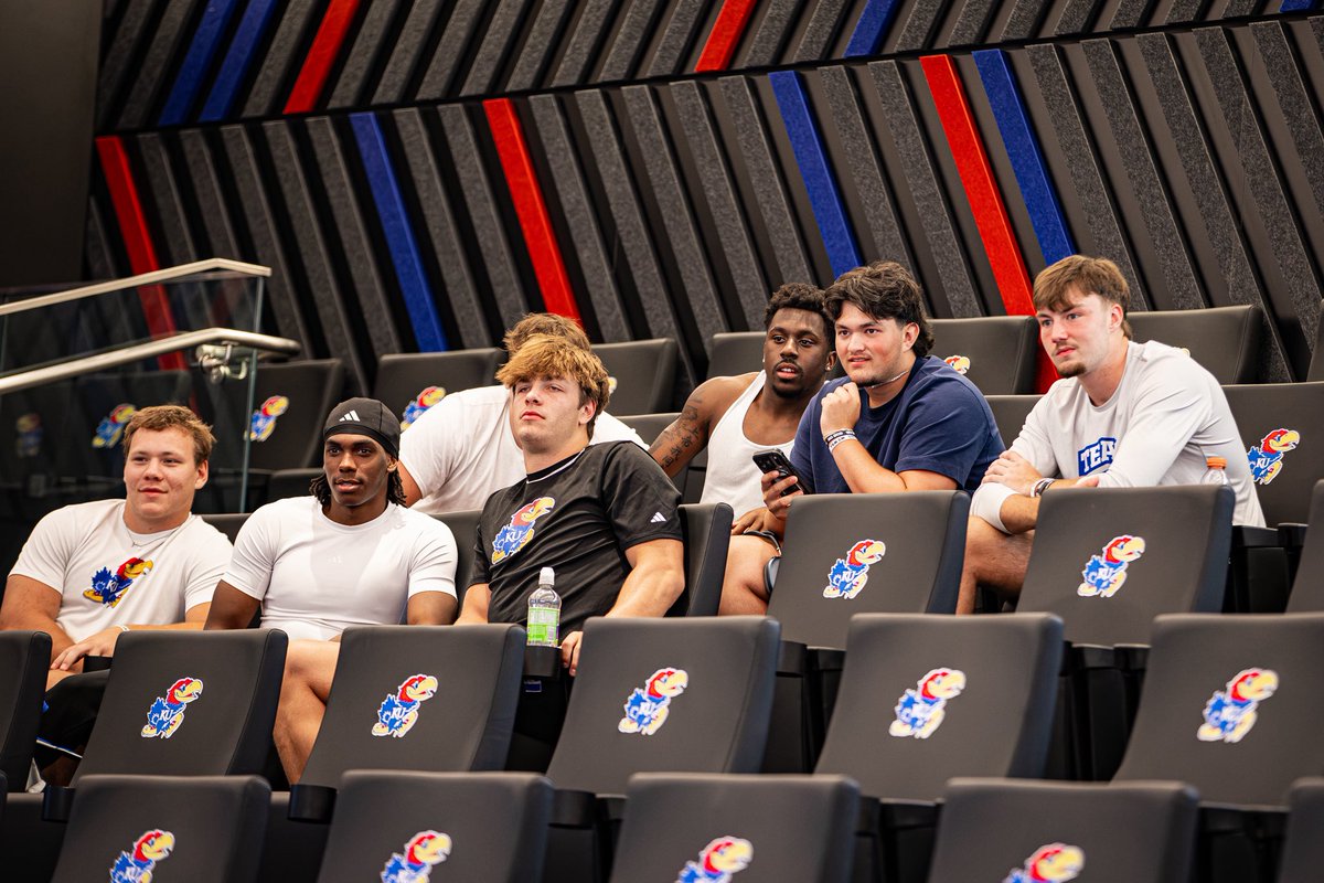 KU_LEADS's tweet photo. Session two ✔️📚
Our football freshmen continued learning what it means to be a Jayhawk while putting their knowledge to the test with some friendly Jayhawk trivia competition.💪
#KULEADS #RCJH https://t.co/iAgY0TGFte