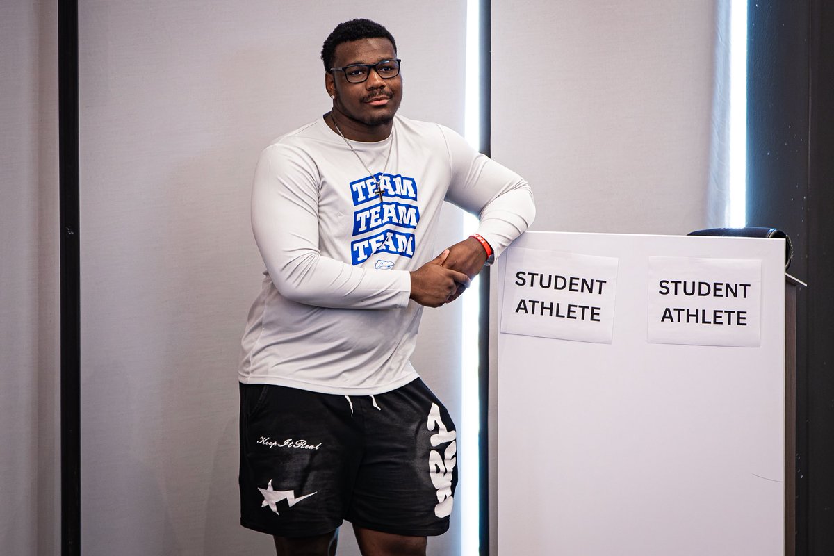 KU_LEADS's tweet photo. Session two ✔️📚
Our football freshmen continued learning what it means to be a Jayhawk while putting their knowledge to the test with some friendly Jayhawk trivia competition.💪
#KULEADS #RCJH https://t.co/iAgY0TGFte