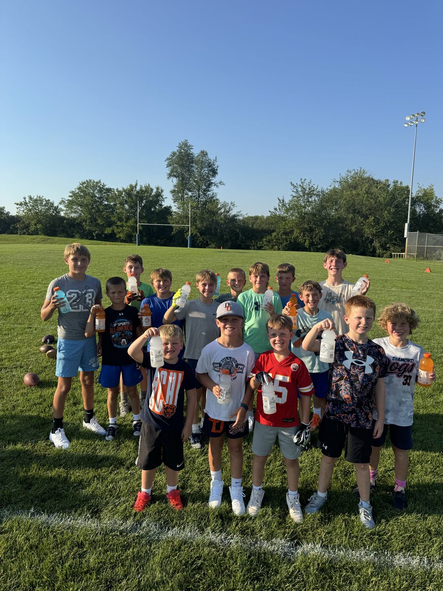 MSBulldogFTBL's tweet photo. 🔥 🏈 🔥
GREAT Night #1 of Little TD’ers Football Camp.
CONGRATULATIONS to our Gatorade Players of the Day as well as our Tug-A-War Winners!
-Future is bright for Bulldog Football!
GO BULLDOGS!!!
#FamilyStrong https://t.co/U0PP8bVWIA