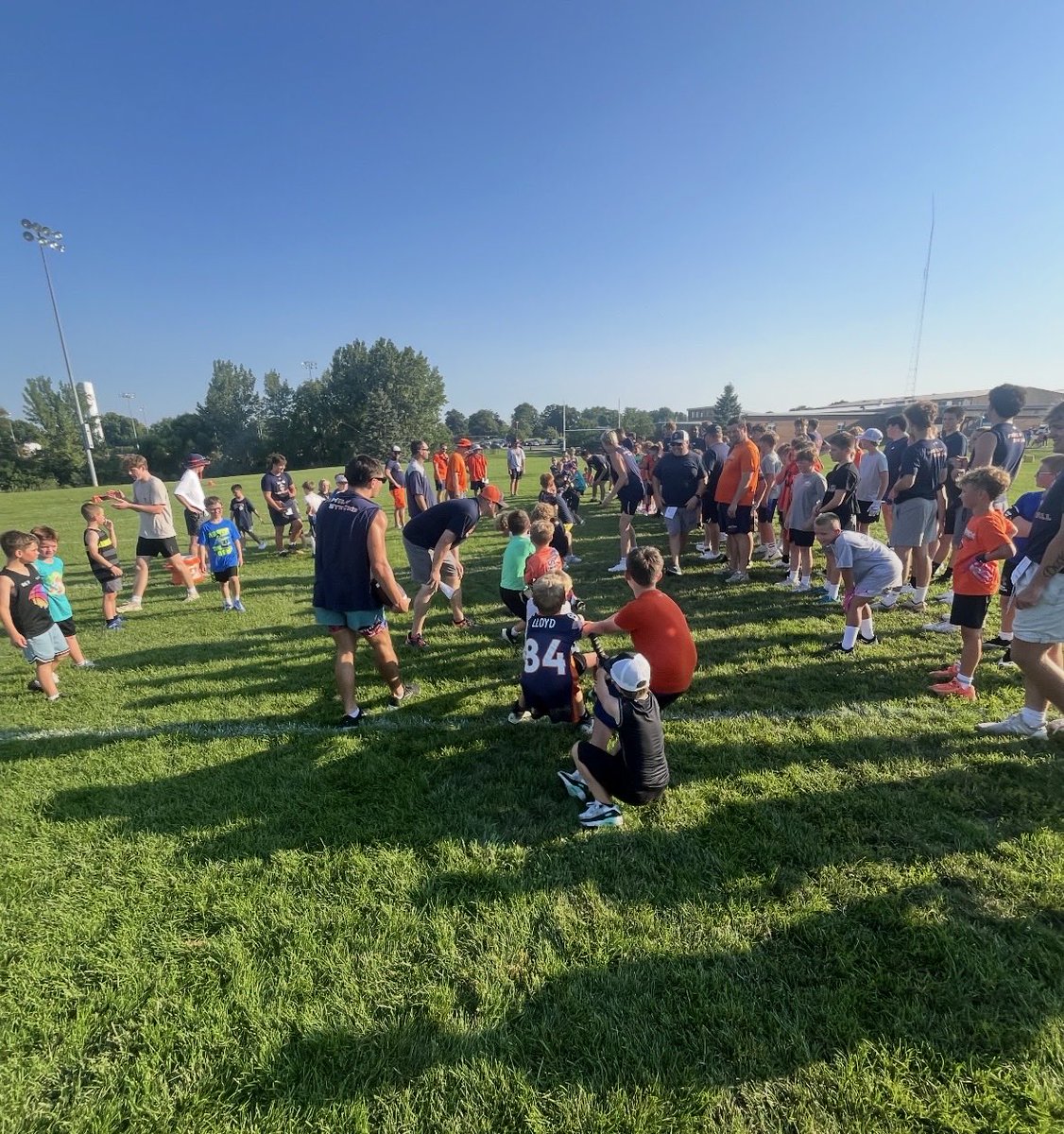 MSBulldogFTBL's tweet photo. 🔥 🏈 🔥
GREAT Night #1 of Little TD’ers Football Camp.
CONGRATULATIONS to our Gatorade Players of the Day as well as our Tug-A-War Winners!
-Future is bright for Bulldog Football!
GO BULLDOGS!!!
#FamilyStrong https://t.co/U0PP8bVWIA
