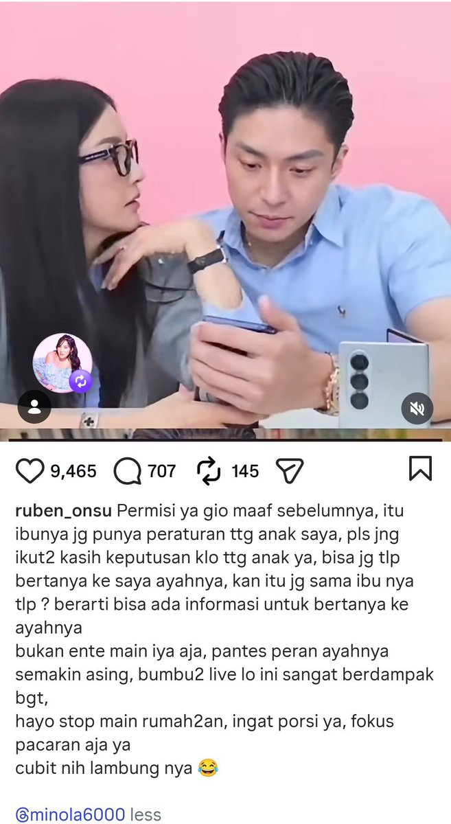 KemangiNews's tweet photo. Eaaa Ruben update lagi tentang Gio yang menurut gw offside yaaaa!! 

Pertama lu belom resmi sama Sarwendah. Belom resmi ngurus anak anaknya juga. 

Eh ini malah main bapak bapakan. Itu masih ada Ibunya loh. Kita minta tolong banget ini mah jangan ikut campur sejauh itu. 

Ruben wajar lah marah, bisa jadi ini juga masuk bukti hak asuh anak yang tidak baik. 

Sarwendah saran guee niihh, lo mending cepetan nikah deh sama Gio biar kelar gitu urusanssemuanya. 

Jadi jelas siapa yang berhak ngatur dan membuat batasan di keluarga
