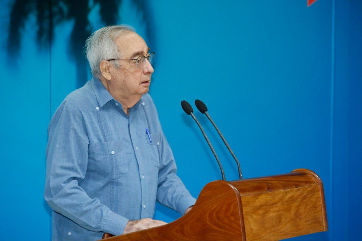 RPolancoF's tweet photo. Paradigma de la diplomacia revolucionaria, excelso intelectual y patriota leal.

Raúl Roa Kourí nos lega una obra de fidelidad a los principios y profundo amor a #Cuba.

Llegue a sus seres queridos nuestro sentimiento de dolor por su partida física. https://t.co/dsIxu2dJZy