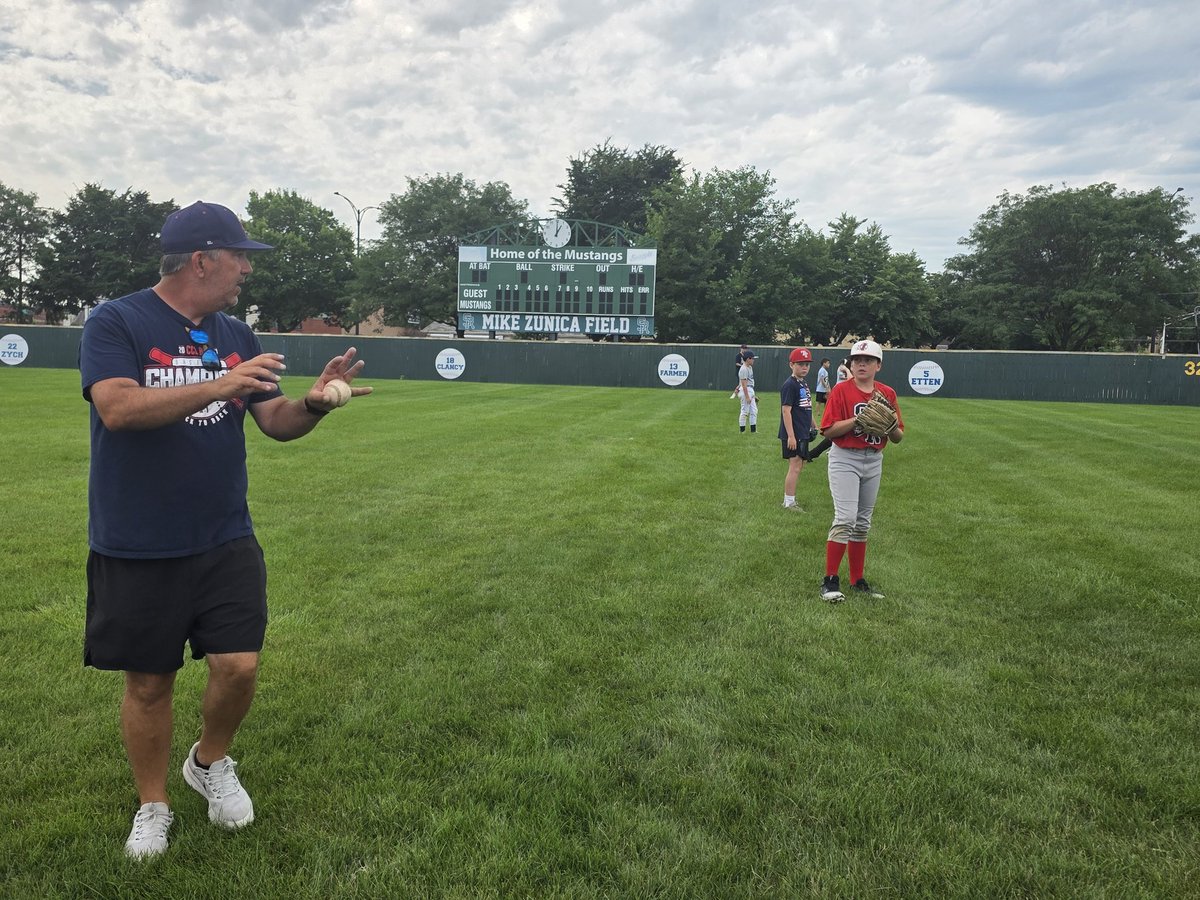 StRitaBaseball's tweet photo. Thank you to the 135 grade school kids who braved the heat today for day #1 of our annual summer baseball camp. #SRBaseball https://t.co/PBYlkI3djr