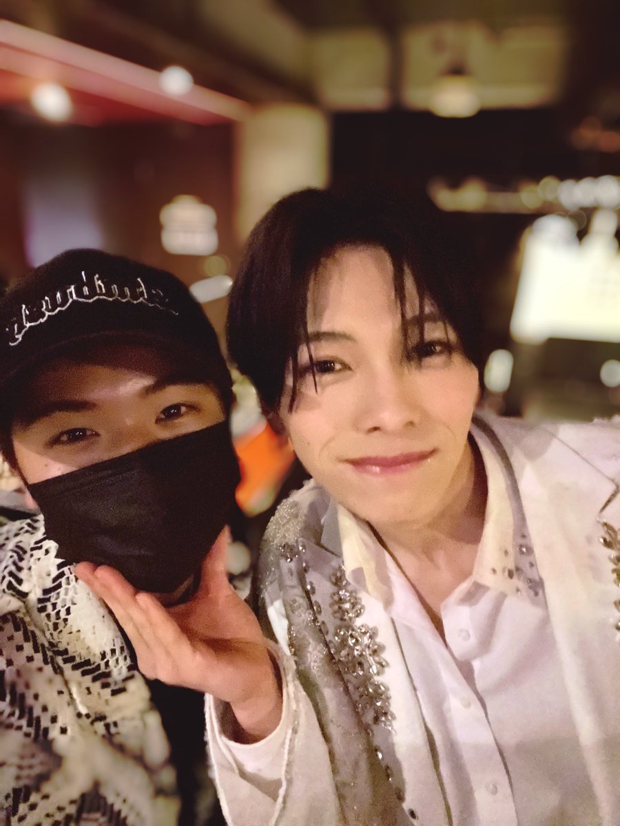 minaminaQQQ's tweet photo. 昨日
AVESTのラストライブの応援に
行って参りました✨️✨️

本当にお疲れ様でした！

最後の最後まで笑顔でいた5人が本当にかっこよくて素敵でした😭✨️

これからも応援してます！
たくさん曲も聞きたい！！

最高の推し活でした！！！ https://t.co/rC4fkF73XB