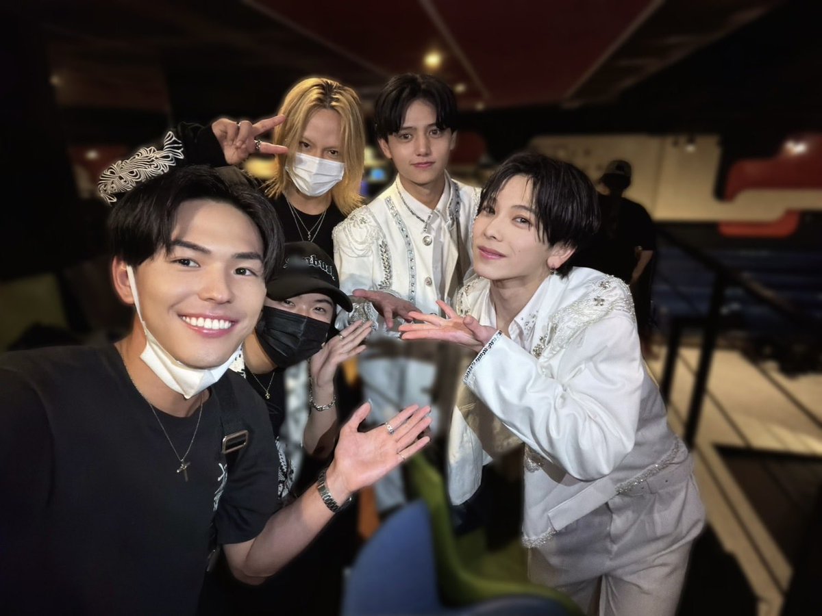minaminaQQQ's tweet photo. 昨日
AVESTのラストライブの応援に
行って参りました✨️✨️

本当にお疲れ様でした！

最後の最後まで笑顔でいた5人が本当にかっこよくて素敵でした😭✨️

これからも応援してます！
たくさん曲も聞きたい！！

最高の推し活でした！！！ https://t.co/rC4fkF73XB