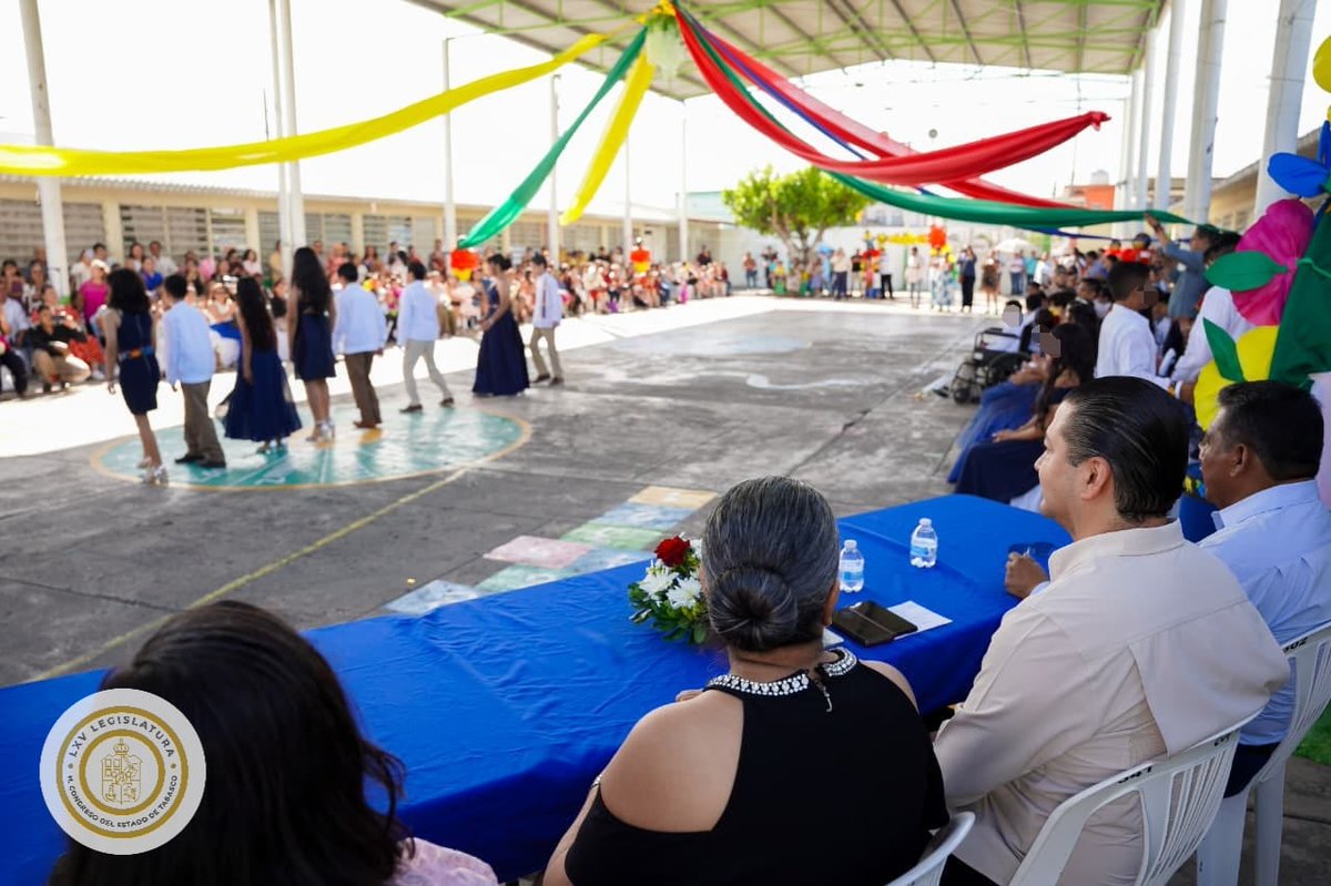JORGEBRACA's tweet photo. En Infonavit Ciudad Industrial, de nuestro municipio de Centro, fue un gusto aceptar la invitación para asistir como padrino de generación de mis ahora 70 nuevos ahijados de la Escuela Primaria Josefina de los Santos Quiroga.

¡Muchas felicidades! https://t.co/9l1jMh9YSk