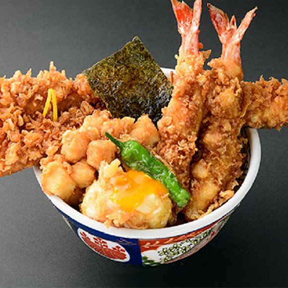 mockun0830's tweet photo. たまたま今、仕事の関係で時間なくて吉野家に入ったんだけど、良く考えたら、一昨日昼は木更津のアウトレットで江戸前天丼、夜は焼鳥屋の大吉で焼き鳥丼、昨日は家でカツ丼だったので、３日間で丼モノばかり食ってる。明日は中華丼かな。(笑) https://t.co/T6xxYku6RN