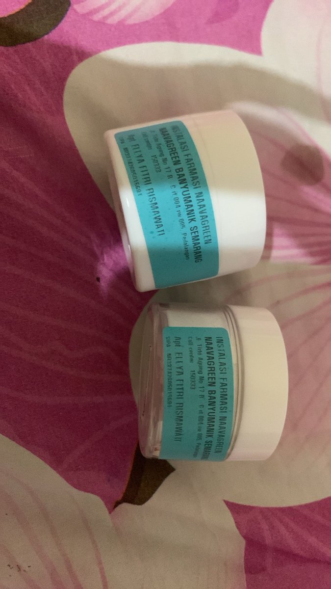 asikoiu's tweet photo. dips aku preloved cream anti iritasi dana night cream ad2a naavagreen, baru bgt tdi malem 
aku bu bgt dips bantu dibeli🙏😭
take all 120rb, boleh satuan dm aja nder
nego https://t.co/oHJrh36VfO