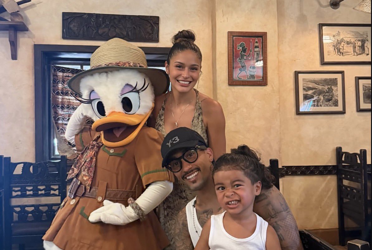 acervobelloli's tweet photo. Fotinhas que a taia postou hoje!

Amo essa família https://t.co/C1x6ZqBDNt