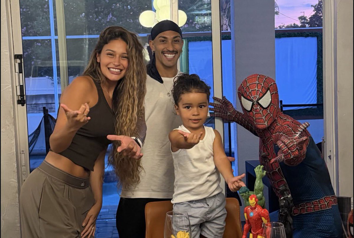 acervobelloli's tweet photo. Fotinhas que a taia postou hoje!

Amo essa família https://t.co/C1x6ZqBDNt