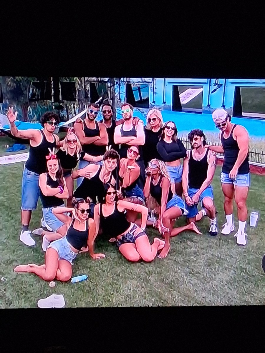DragonFire603's tweet photo. #BB28 live feeds are fun tonight! Once again, this is a great cast! https://t.co/61wQ1I7GHs
