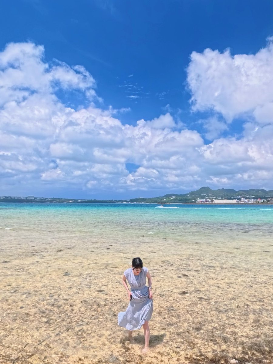 aoki__hina's tweet photo. こんにちは、東京に帰ってきてます
海が遠くて寂しいт  ̫ т🌺💧

沖縄の海、人生で見た海で1番青くて感動しました。
ジンベイザメにも会えて嬉しかったです🐥🦈✨✨ https://t.co/eagqHfFqvF