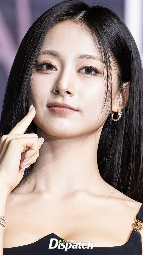 thinkabouTZUmx's tweet photo. TZUYU reportedly has not renewed her contract with JYP Entertainment after 11 years, but will continue group activities with TWICE. 

• 0 Luxury brand ambassador in 10 years!!!

• 0 Taiwanese magazine covers in 10 years!!!

• She has never attending a fashion week in 10 years!!!

• Only 2 solo activities in Taiwan in 10 years!!!

• Her last solo event was in November 2025. It’s already been 6 and a half months!!!

• She only has 2 active brand deals!!!

• She hasn’t been named a Max Mara ambassador despite multiple collaborations!!!

• Only 6 magazine covers in 10 years!!!
(2021 x2, 2025 x2, 2026 x2)

• How many Taiwanese brands and magazines would have loved to collaborate with her but JYPE rejected them over the past 10 years.

FINALLY MY LOVE IS FREE FROM THAT COMPANY!!!!!!!!!