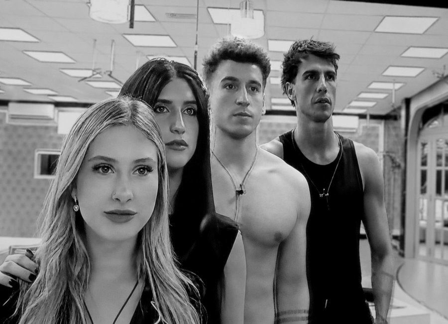 aspidzone's tweet photo. SE COMPLETÓ LA FAMOSA FOTO
#GranHermano https://t.co/LD10zH5NVP