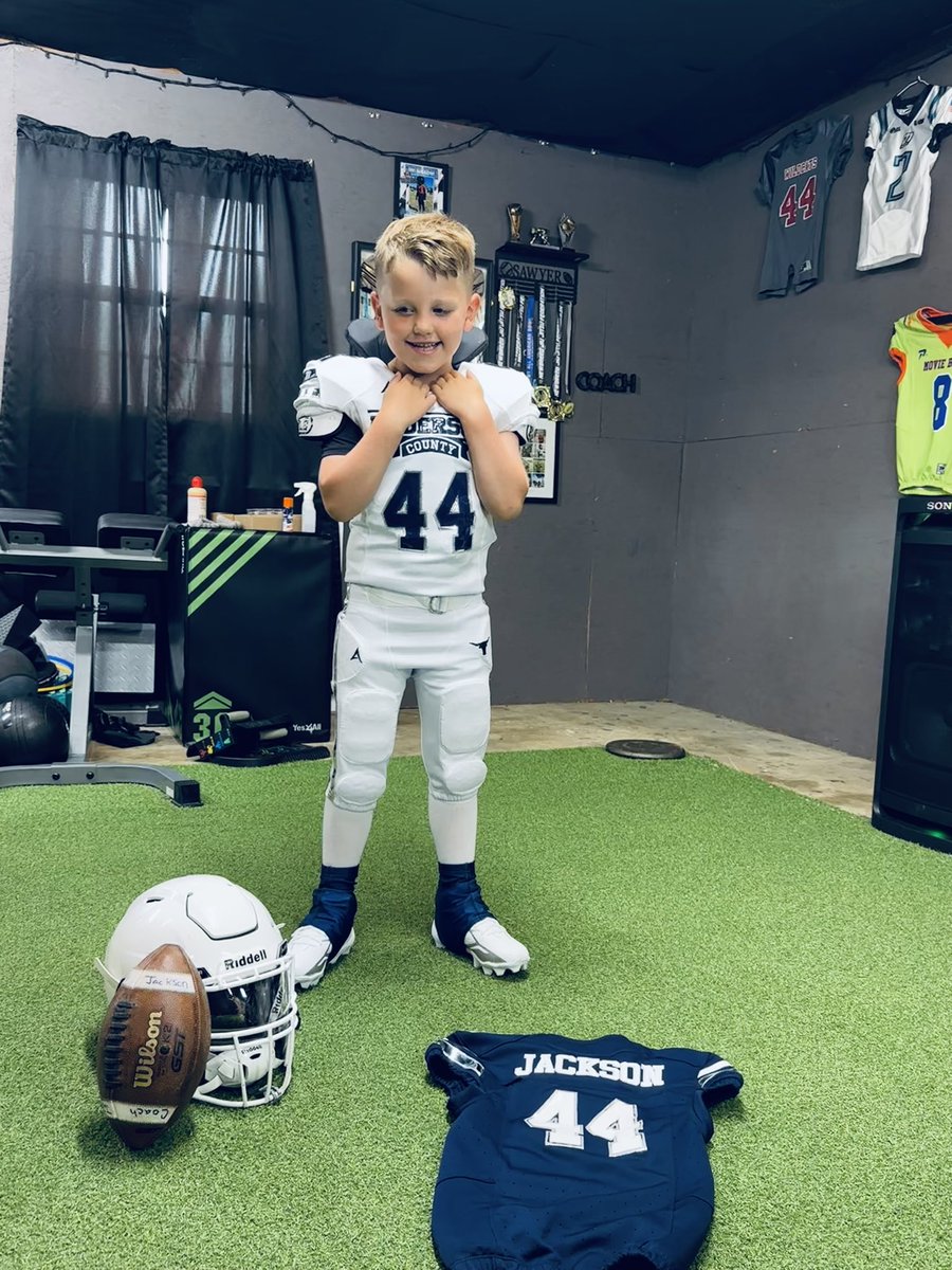 SawyerCJackson's tweet photo. It’s football time in Anderson County https://t.co/9IUoEpUjJw