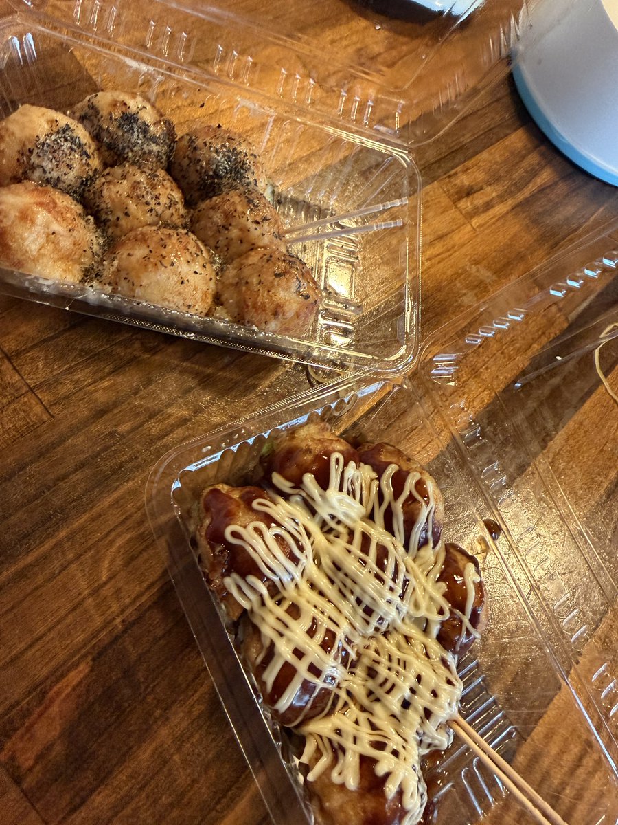 tabekko1210's tweet photo. お昼は近所にある大好きなたこ焼き
美味しすぎる🥺次男も爆食い☺️ https://t.co/JA7Kk4Kbg8