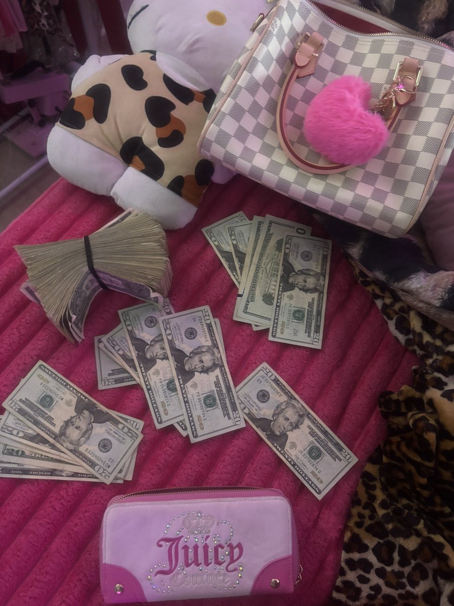 Fineasssstuv's tweet photo. Went clubbing and made this, you ain’t talking money u ain’t talking shit 🤫🙅‍♀️ https://t.co/KMqS5n2mNo