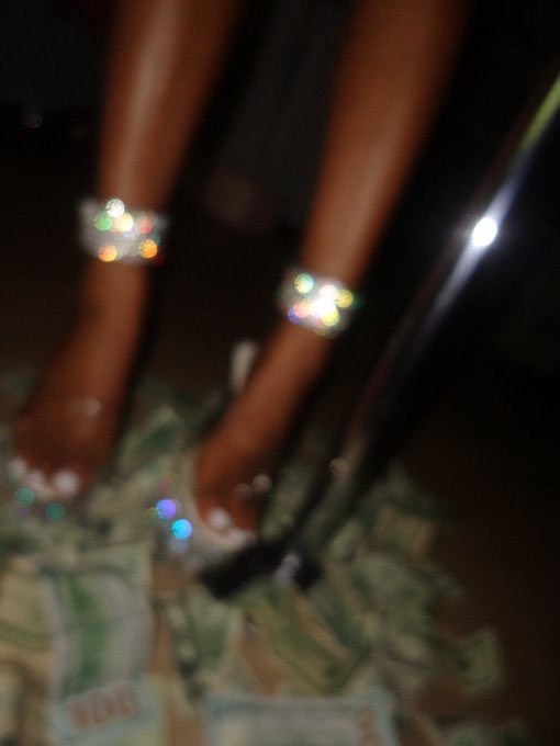Fineasssstuv's tweet photo. Went clubbing and made this, you ain’t talking money u ain’t talking shit 🤫🙅‍♀️ https://t.co/KMqS5n2mNo