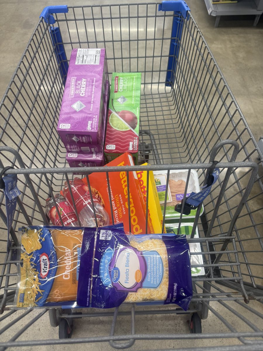 SunsWillSet's tweet photo. Average shopping cart w two dudes living together https://t.co/9SMacshsrN